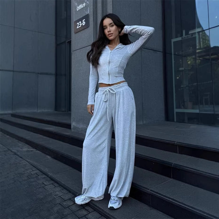 Damen Lounge-Set mit taillierter Kapuzenjacke und extraweiter Palazzo-Jogginghose – Élanora