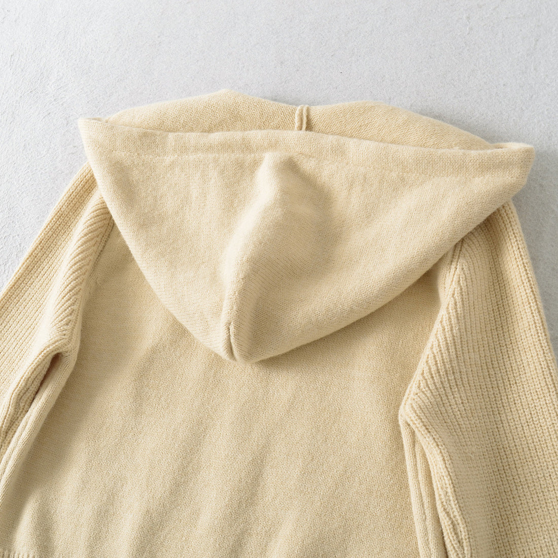Damen Kurze Kapuzen-Strickjacke mit Reißverschluss und tailliertem Rippenbund Echoarchiv