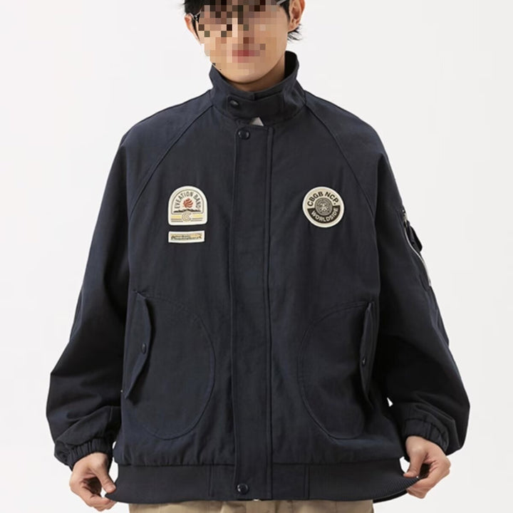 Herren Overshirt-Bomberjacke im Military-Look mit Emblem‑Patches, Ärmeltasche & geripptem Saum Echoarchiv