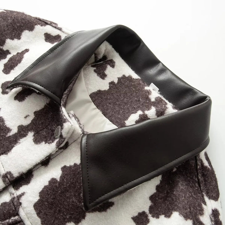 Damen nan oversized Teddyjacke mit Kuhflecken-Print und Lederimitat-Kragen Echo Archiv