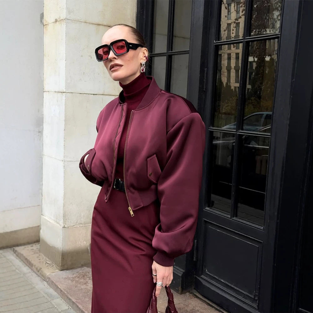 Damen Kurzer Satin‑Bomber mit kastiger Silhouette, Pattentaschen und elastischem Bündchen Echoarchiv