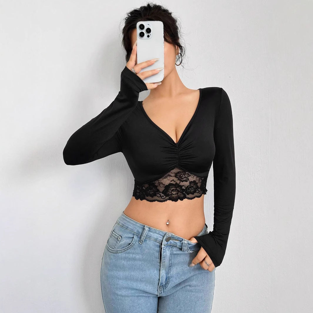 Damen nan tailliertes Langarm-Crop-Top mit tiefem V-Ausschnitt, Raffung und Spitzensaum Echo Archiv