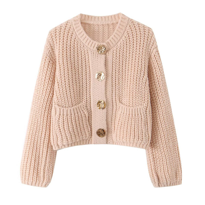 Damen Grobgestrickte Kurzstrickjacke mit großen Zierknöpfen und aufgesetzten Taschen Echo Archiv