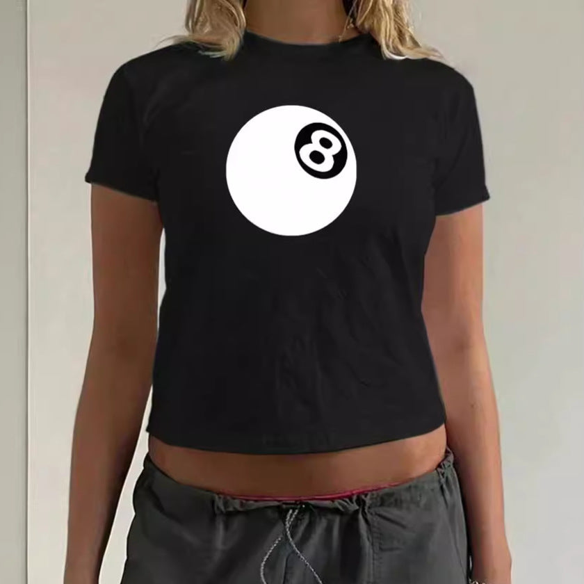 Damen cropped T-Shirt mit einzigartigem 8-Ball-Motiv und lässigem Schnitt Echo Archiv