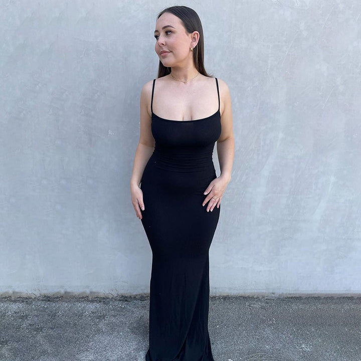 Damen Elegantes Langes Kleid mit schmalem Schnitt und feinen Trägern Echo Archiv