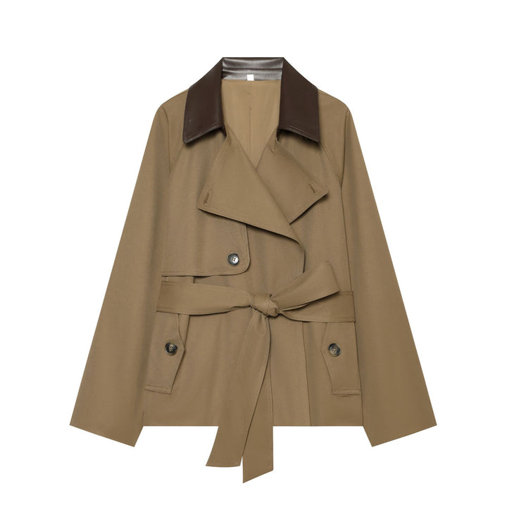 Damen kurz geschnittener Trenchcoat mit kontrastierendem Kunstlederkragen, Doppelreiher und Taillengürtel – Montévia
