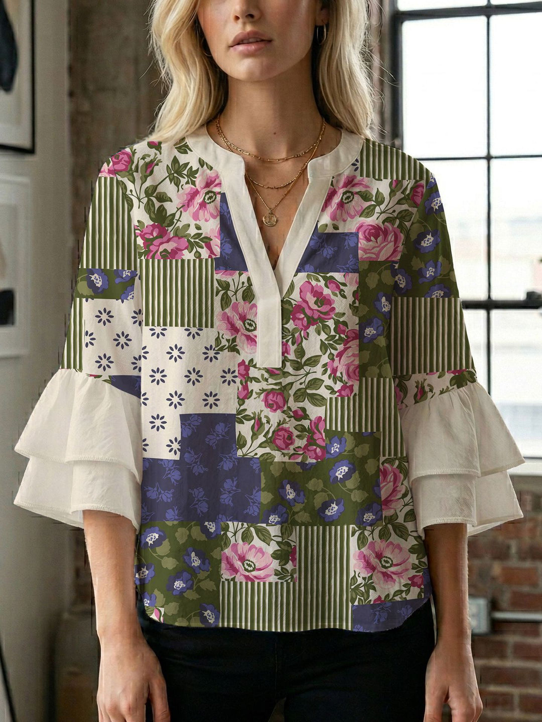 Damen Blusenshirt mit voluminösen Ärmeln und kreativem Druckdesign Echo Archiv