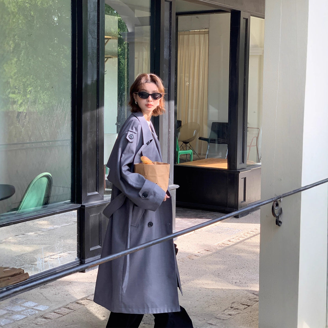 Damen Langer Trenchcoat im Oversize‑Look mit Bindegürtel und Schulterpatten Echoarchiv