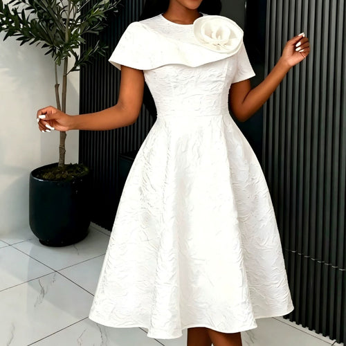Damen festliches Kleid mit kunstvollem Blumendekor und wunderschöner Drapierung Echo Archiv