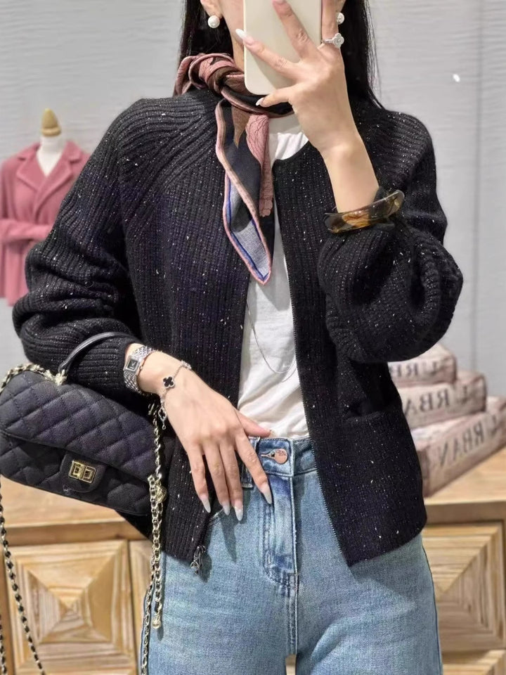 Damen Kurzgeschnittene kastige Strickjacke mit geripptem Feinstrick Ballonärmeln und aufgesetzten Eingrifftaschen Echoarchiv