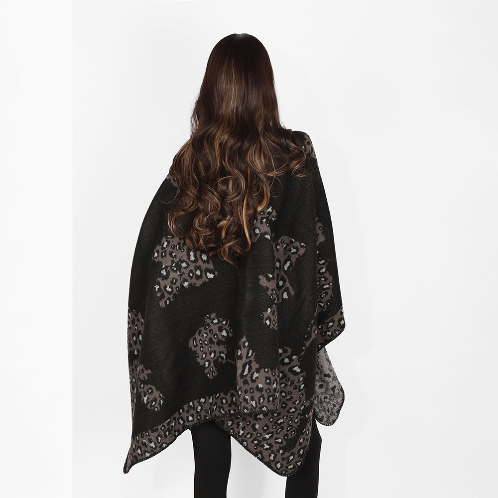 Damen Wolloptik-Überwurf mit gewebtem Leopard-Jacquard und offenem Zipfelrand Echo Archiv