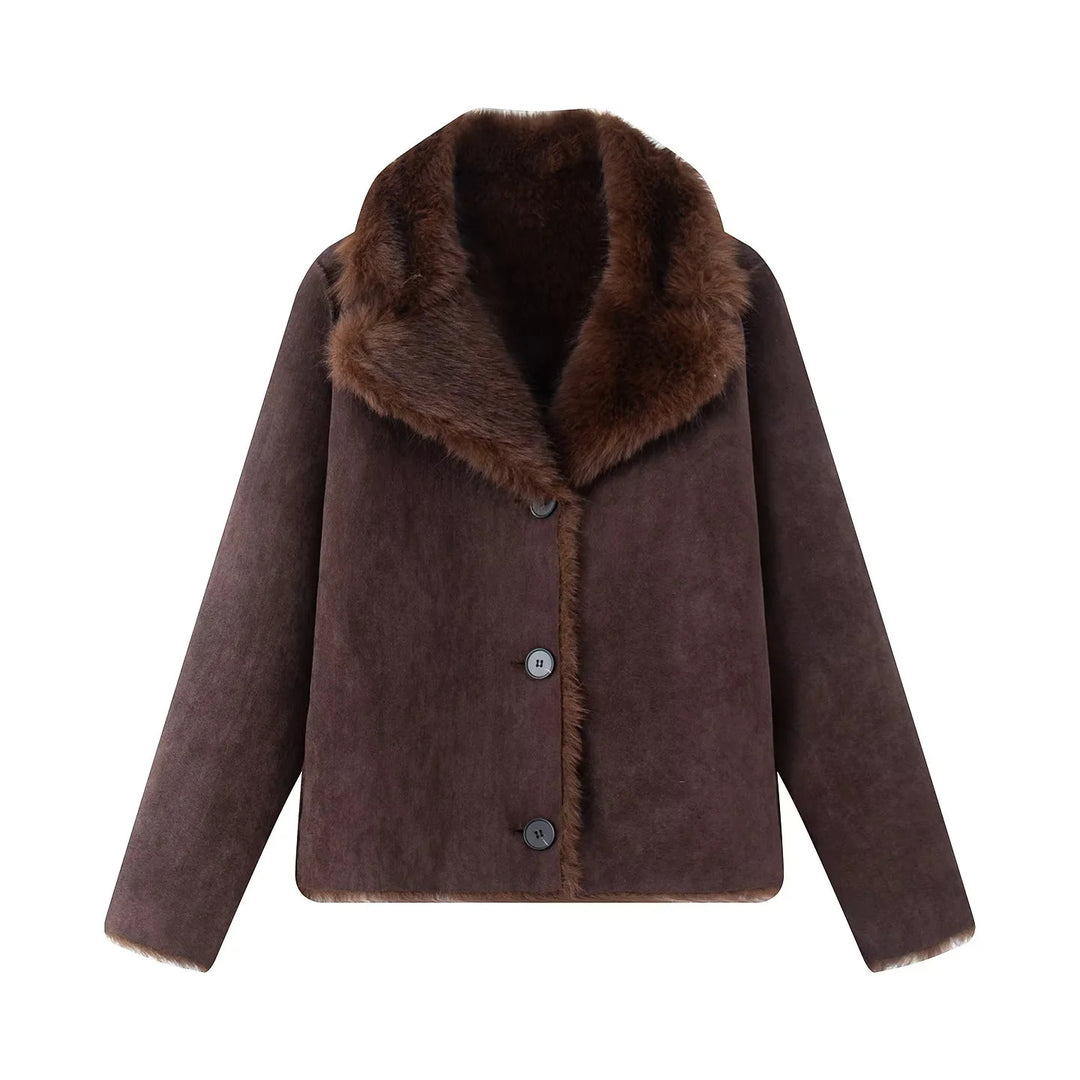 Damen kurze Lammfelloptik-Jacke mit voluminösem Schalkragen und verdeckter Knopfleiste – Célinea