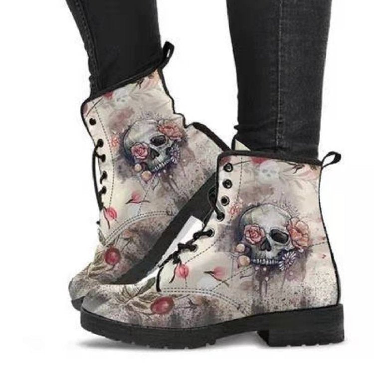 Damen nan modische knöchelhohe Schnür-Bikerboots mit auffälligem Totenkopf-Rosen-Print und robuster Profilsohle Echo Archiv