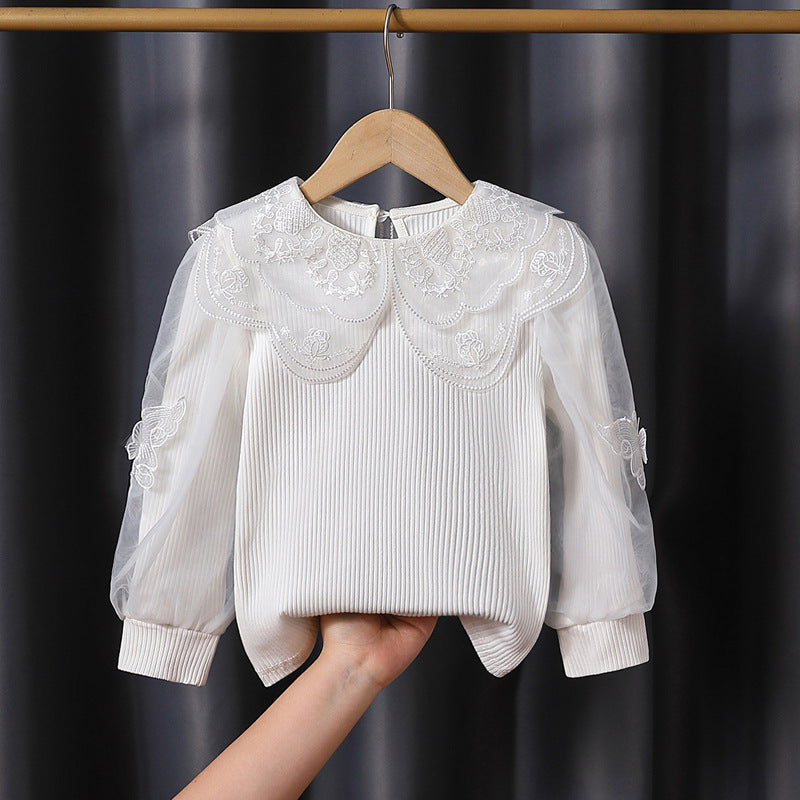 Mädchen modische Bluse mit eleganten Tüllärmeln und kunstvoller Spitzenverzierung Echo Archiv
