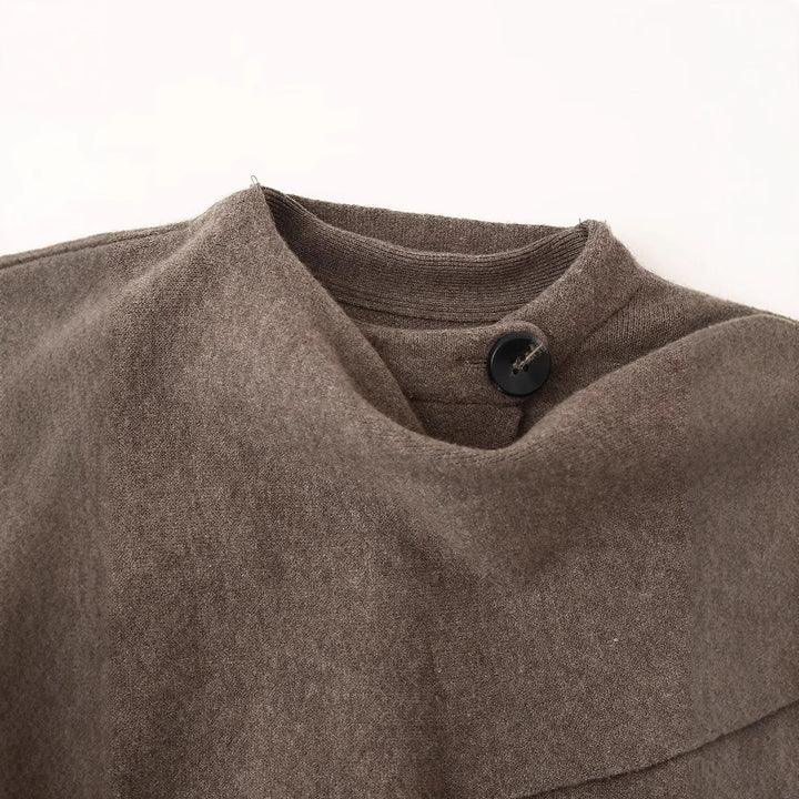 Damen asymmetrischer Lagenponcho mit Knopfdetail und weitem Ärmel – Célinea