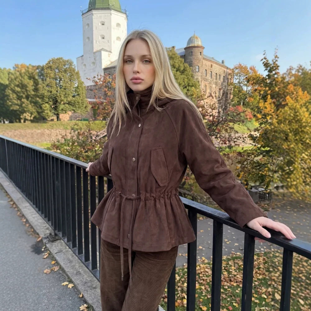 Damen Kurzjacke in Veloursleder‑Optik mit Kapuze und Taillenzug Echoarchiv
