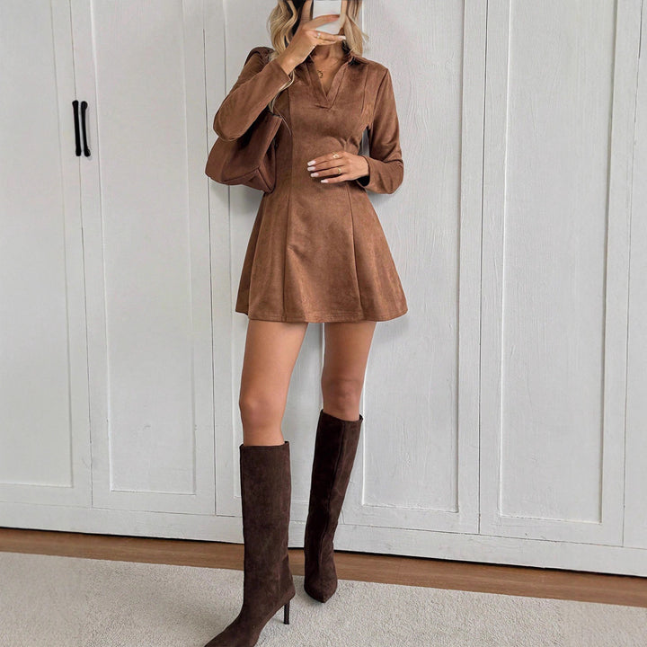 Damen Kurzkleid mit Hemdkragen, taillierter Silhouette und ausgestelltem Rock – Avérine