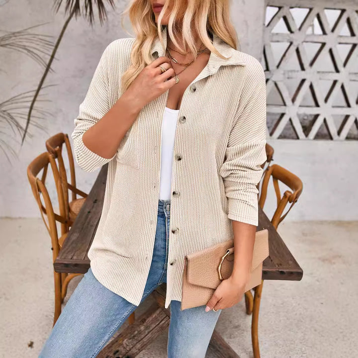 Damen Gerippte Oversize-Hemdjacke mit durchgehender Knopfleiste und Hemdkragen Echoarchiv