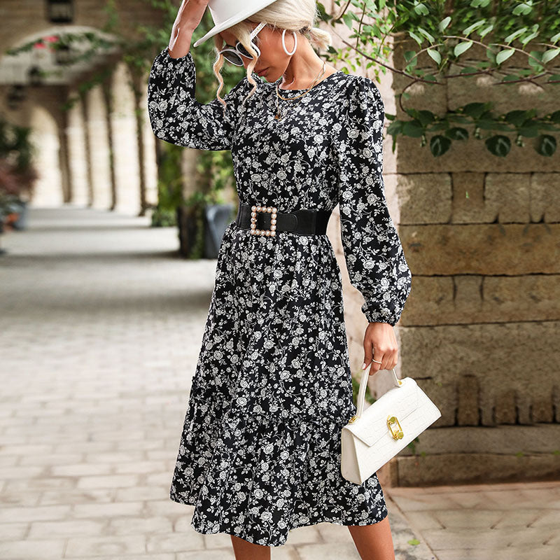 Damen Midikleid mit taillierter Silhouette, Perlen-Schnallen-Gürtel und Stufenrock – Élara