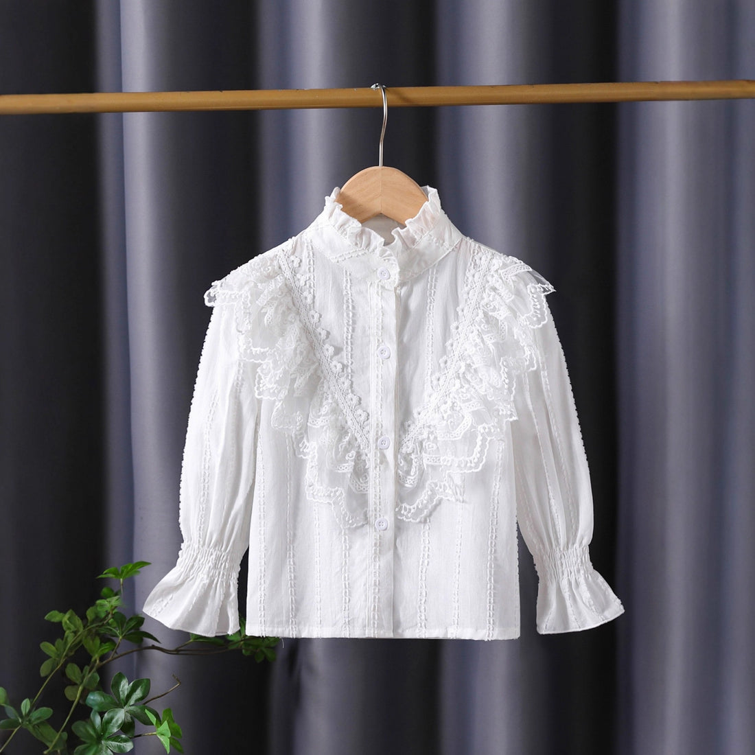 Mädchen Rüschenbluse mit eleganten Spitzenakzenten