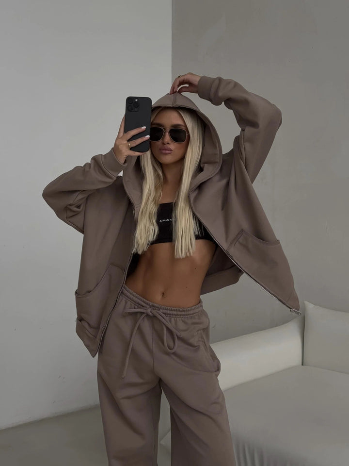 Damen oversized kurz geschnittener Kapuzenpullover und hochtaillierte Jogginghose Set aus Bio-Baumwollfleece – Auréline