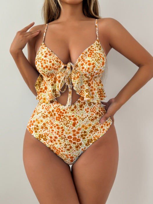 Damen Eleganter zweifarbiger Badeanzug mit Rüschendetail Echo Archiv
