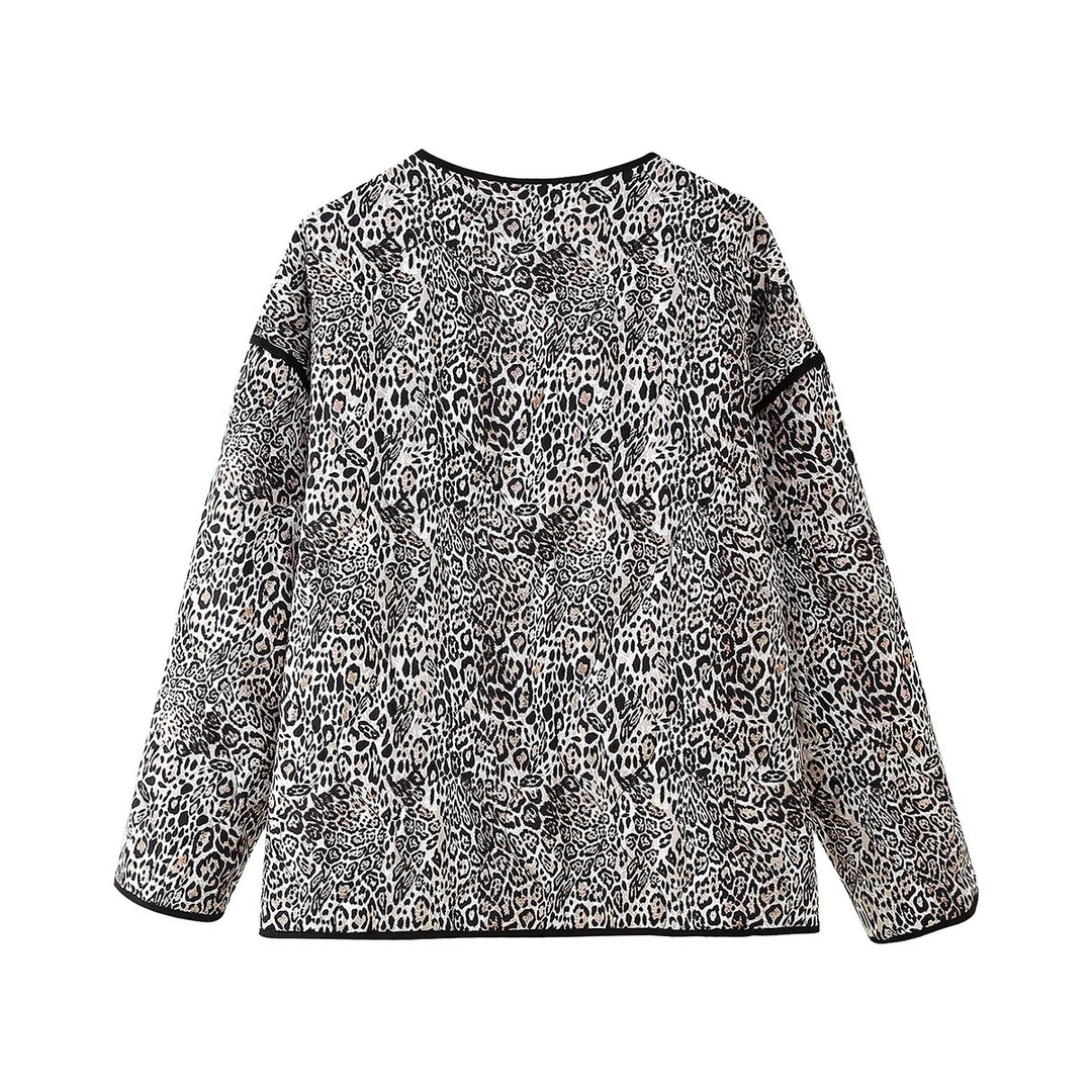 Damen gesteppte Kurzjacke mit Leoprint, offenem Rundhalsausschnitt, kontrastpaspel und aufgesetzten Taschen – Célinea