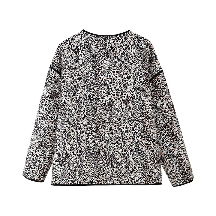 Damen gesteppte Kurzjacke mit Leoprint, offenem Rundhalsausschnitt, kontrastpaspel und aufgesetzten Taschen – Célinea