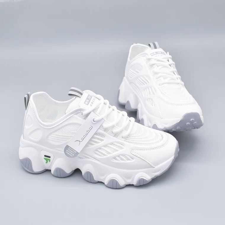 Damen Sportliche Sneakers mit atmungsaktivem Netzmaterial und dämpfender Sohle Echo Archiv