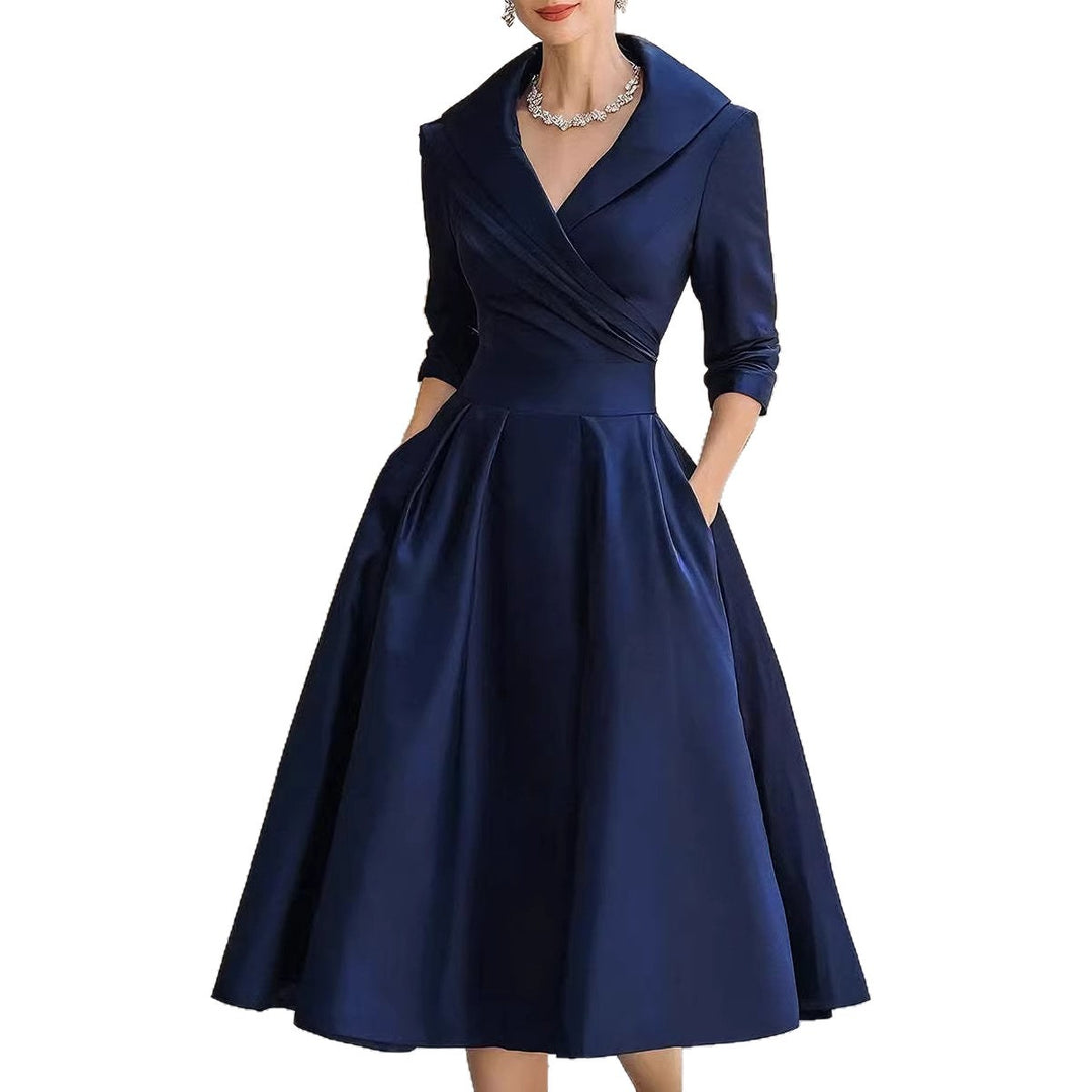 Damen Elegantes Satin-Midikleid mit Wickeloberteil, mittellangen Ärmeln und Eingrifftaschen Echo Archiv