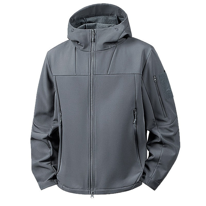 Herren Softshell-Outdoorjacke mit Kapuze, wind- und wasserabweisender Membran, verdeckten Reißverschlusstaschen und ergonomischem Schnitt Echoarchiv