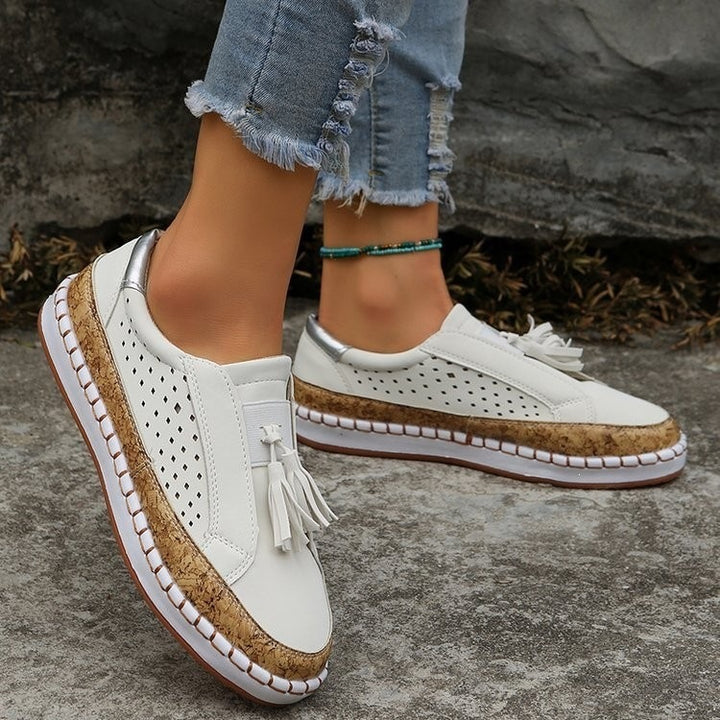 Damen Slip-On Keil-Sneaker mit Kork-Plateau, Quasten und perforiertem Obermaterial Echoarchiv