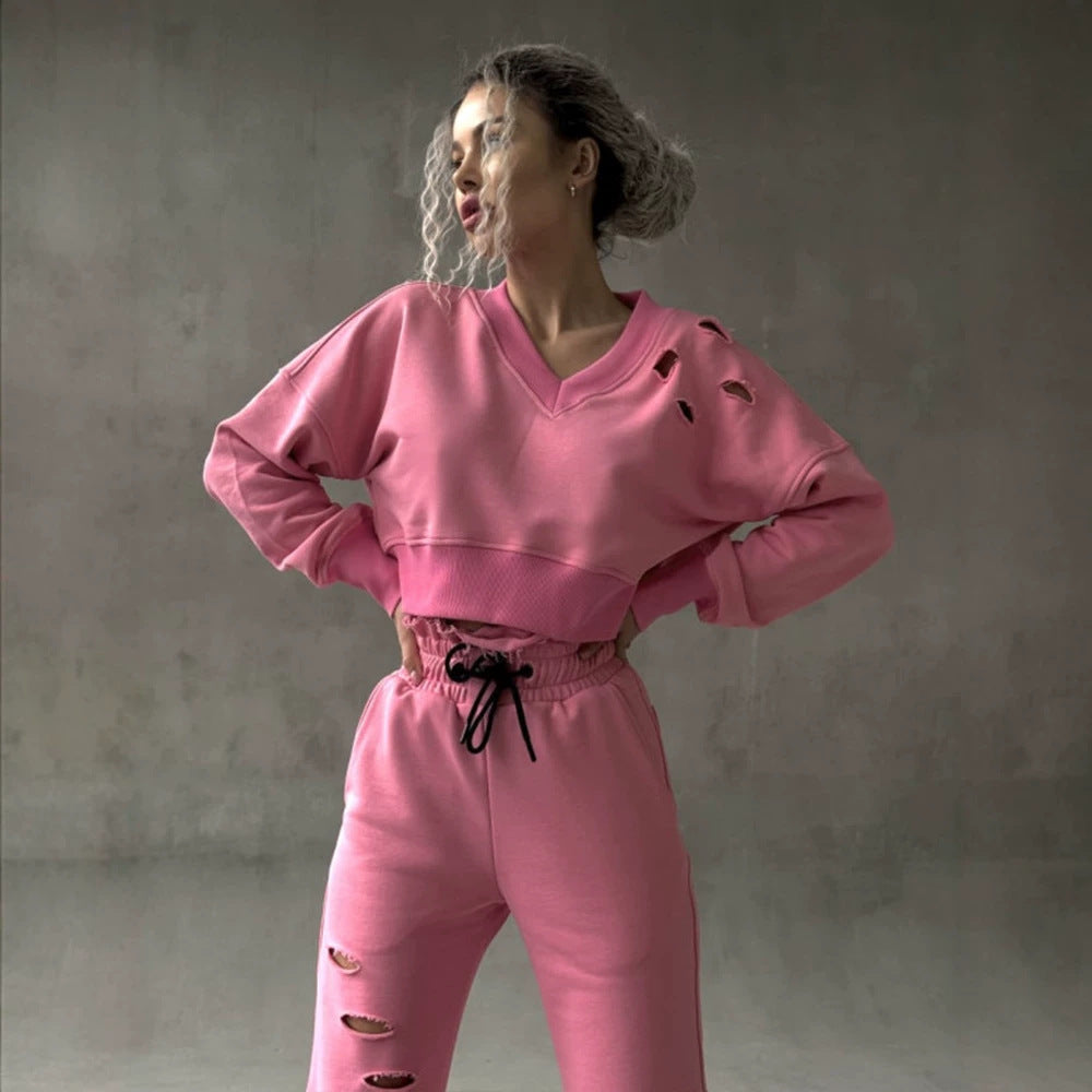 Damen kurzgeschnittenes Sweat-Set mit V-Ausschnitt, Rüschenbund Highwaist Jogginghose und Distressed-Details – Avérine