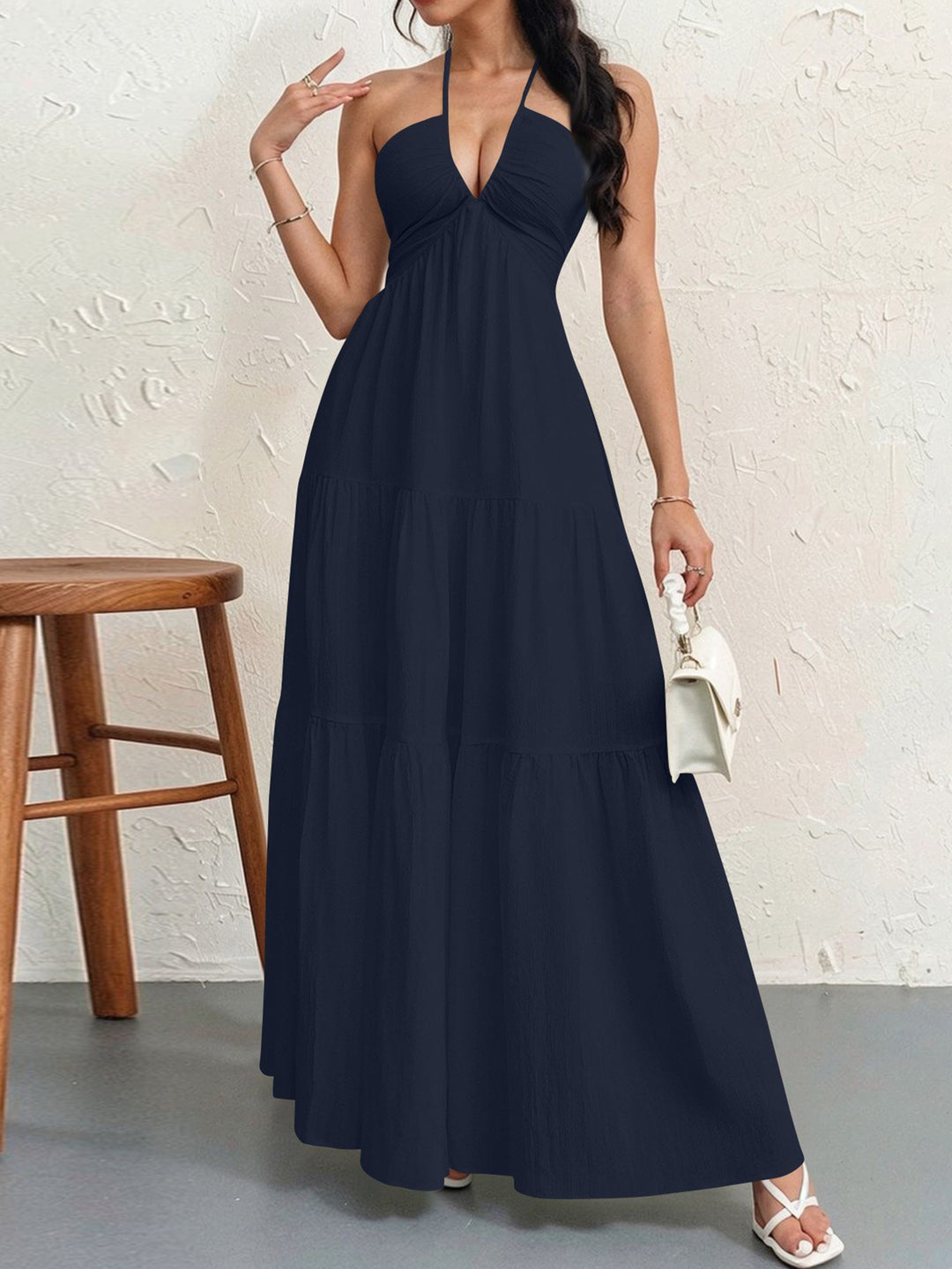 Damen Maxikleid mit tiefem V-Ausschnitt und luftiger Silhouette Echo Archiv
