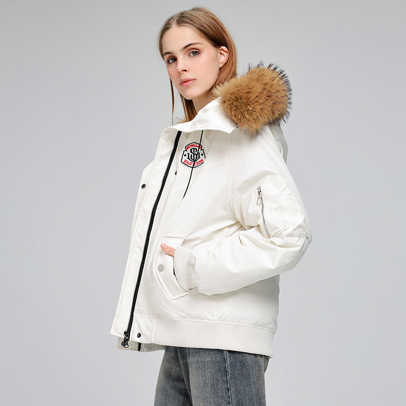 Damen Kurzparkajacke im Bomberstil mit abnehmbarer Fellkapuze und Logo‑Patch Echo Archiv