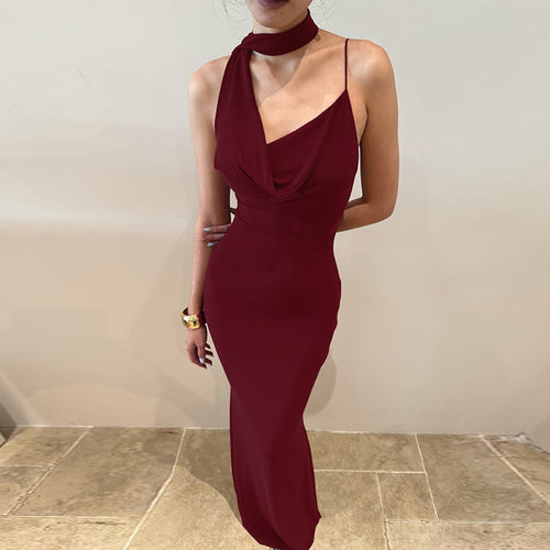 Damen Elegantes Maxikleid mit asymmetrischem Halterneck Echo Archiv