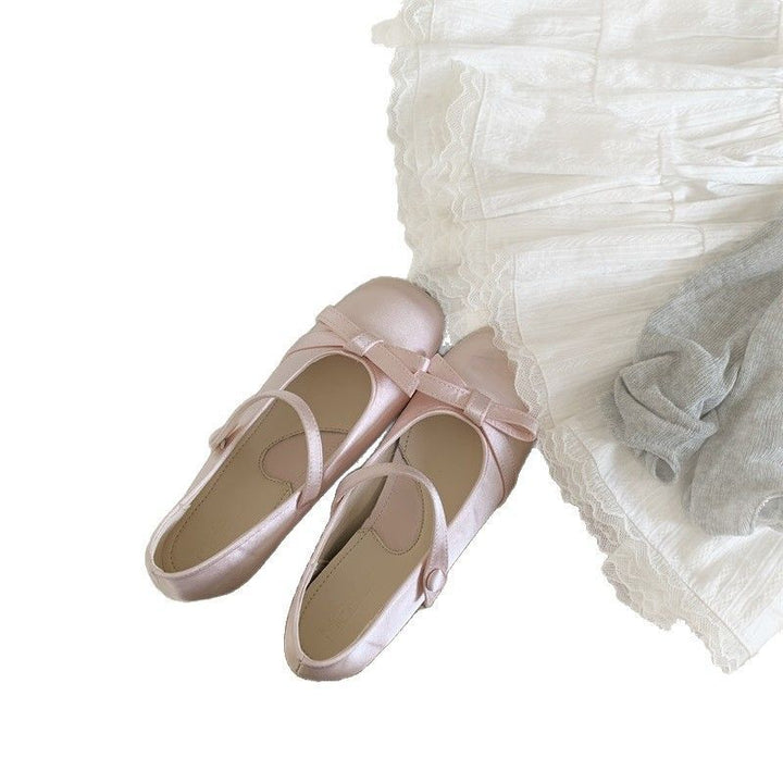 Damen Satin Mary‑Jane Ballerinas mit Knöchelriemen, Schleifenapplikation und Komfortfußbett – Lioré
