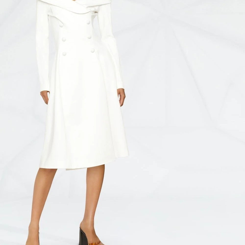 Damen Maxikleid im Mantel‑Look mit Carmenkragen und Doppelreihe Echoarchiv