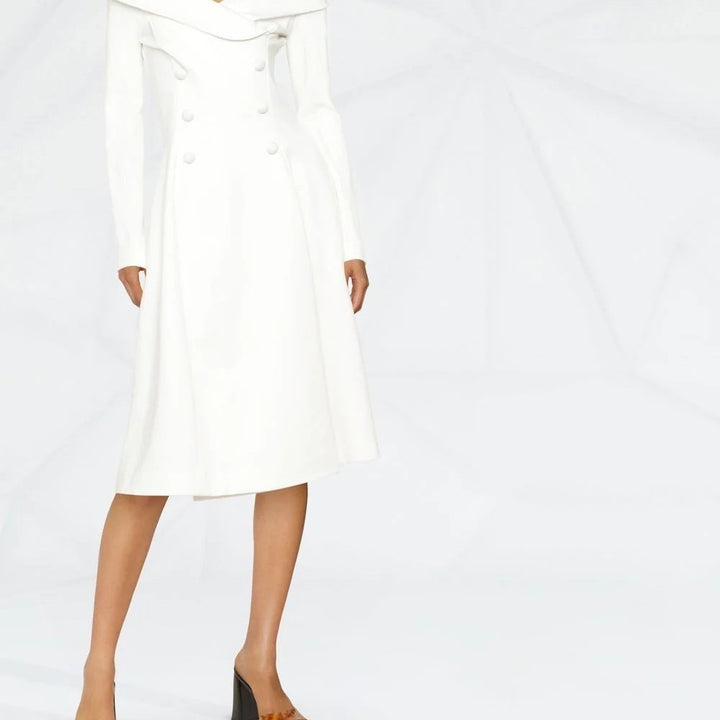 Damen Maxikleid im Mantel‑Look mit Carmenkragen und Doppelreihe Echoarchiv
