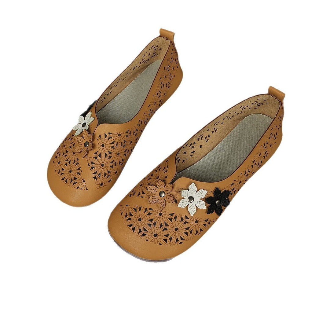 Damen nan flache Ballerina-Pantoffel mit Laserperforation und dreidimensionaler Blumenapplikation Echo Archiv