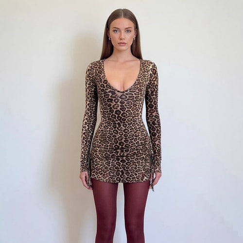 Damen Figurbetontes Leoprint-Minikleid mit tiefem V-Ausschnitt, langen Ärmeln und Kordelzügen – Élara