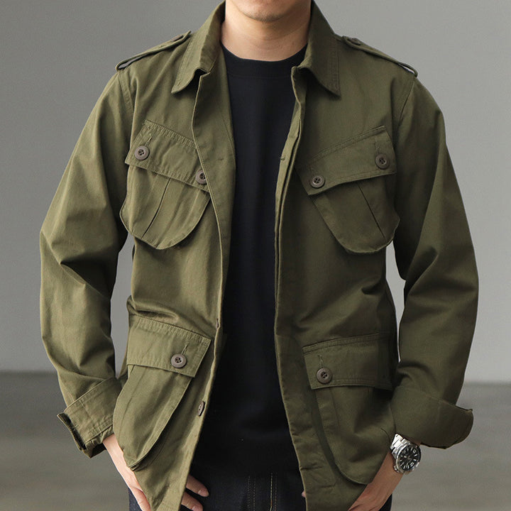 Herren Militärinspirierte Feldjacke mit aufgesetzten Pattentaschen und Schulterklappen Echoarchiv