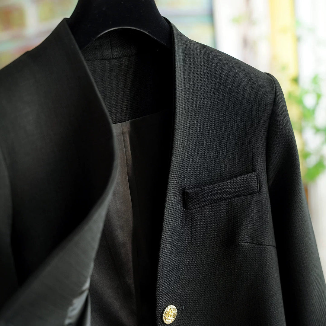 Damen Stilvoller Kurzblazer mit glamourösen Knöpfen Echoarchiv