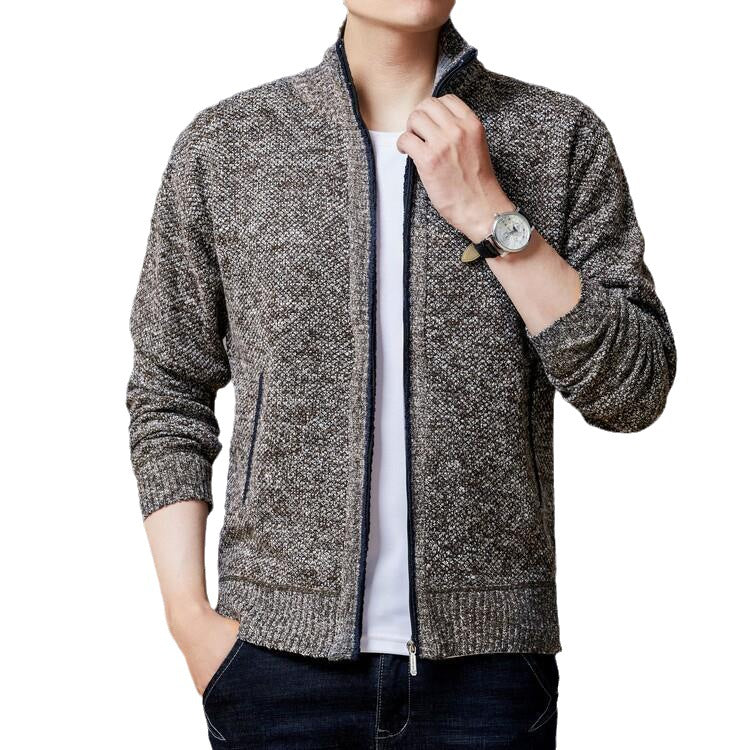 Herren Strickjacke mit modernem Zipper und hohen Kragen Echoarchiv