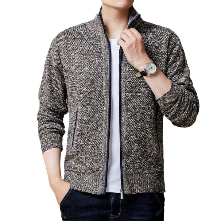 Herren Strickjacke mit modernem Zipper und hohen Kragen Echoarchiv
