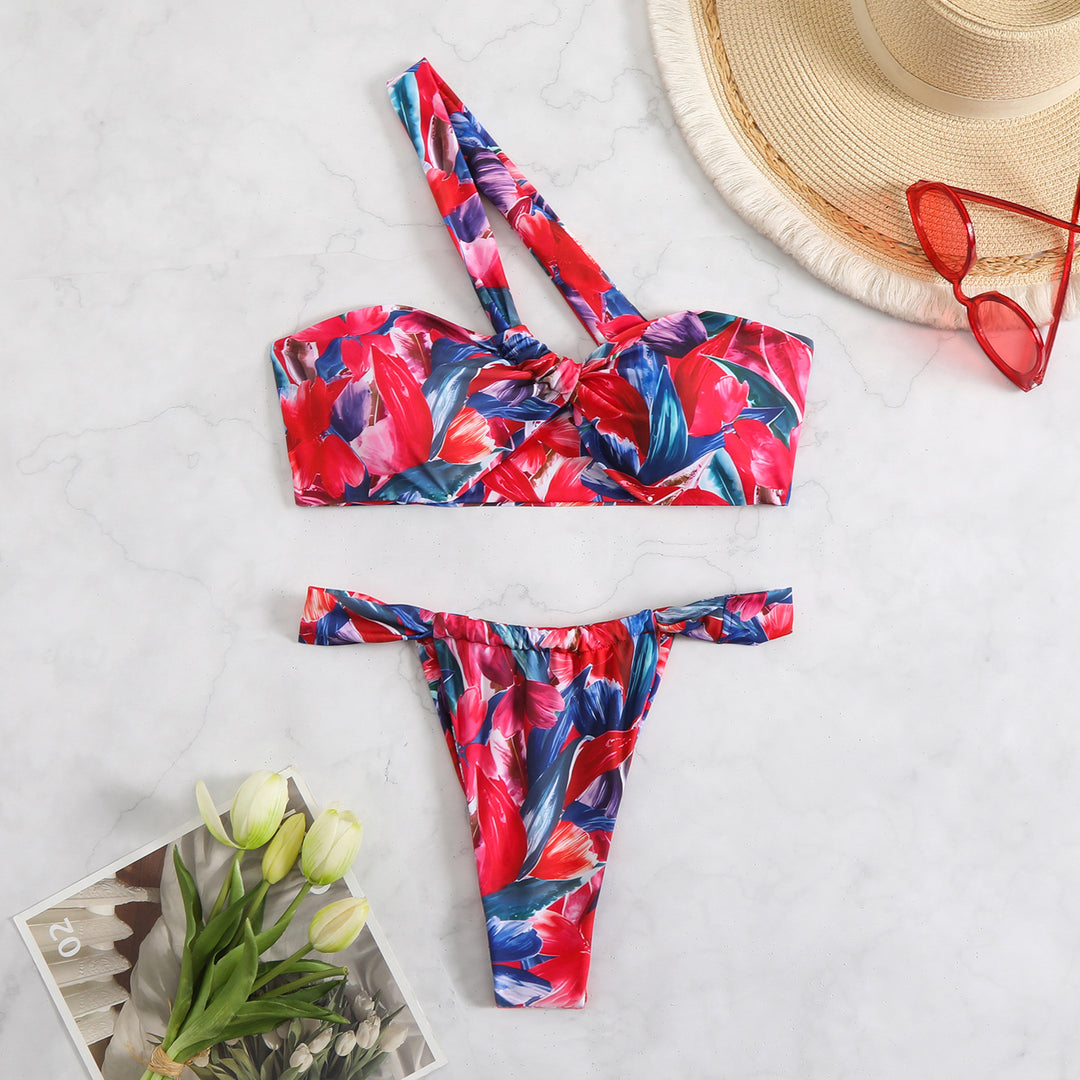 Damen Bandeau-Bikini mit asymmetrischen Trägern und modischen Wickeldetails Echo Archiv