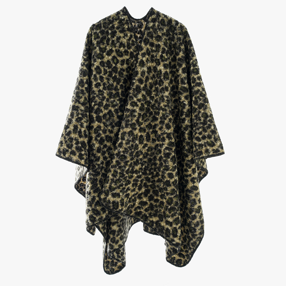 Damen Rechteckiger Wickel‑Ruana mit Leoparden‑Bouclé und feiner Kettelung – Avérine