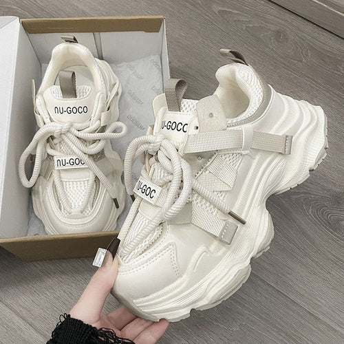 Damen Sportliche Chunky Sneakers mit atmungsaktiver Mesh-Oberfläche und innovativem Schnürsystem Echo Archiv