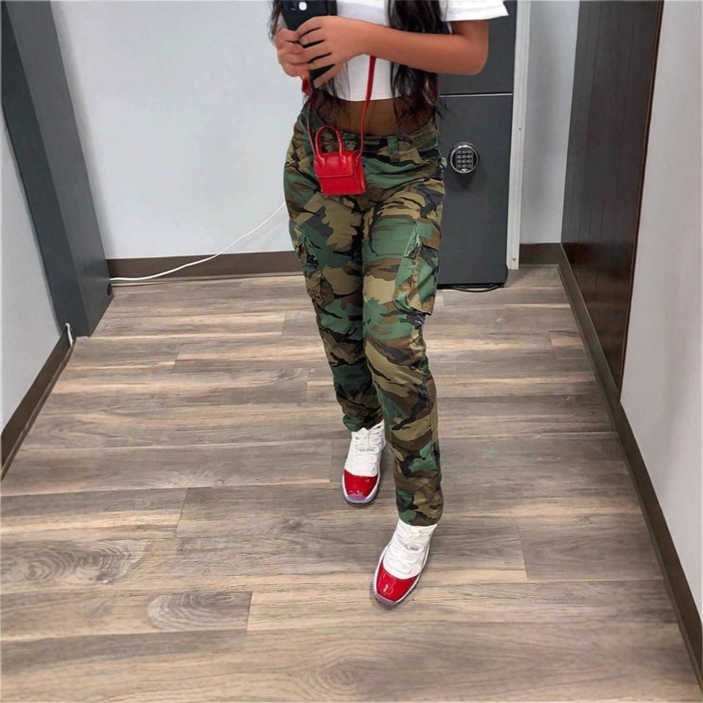 Damen Cargohose im Camouflage-Look mit taillenhoher Passform und schmaler Beinlinie Echo Archiv