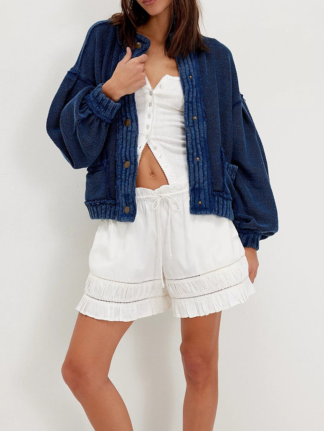 Damen Modische Strickjacke mit Knopfdetails – Veloura